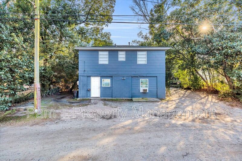 Savannah Condo: 1408 1/2 E 38th Upper