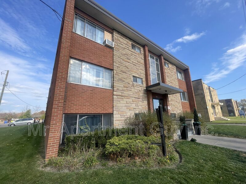 Hamilton Condo: 50 Mohawk Road West