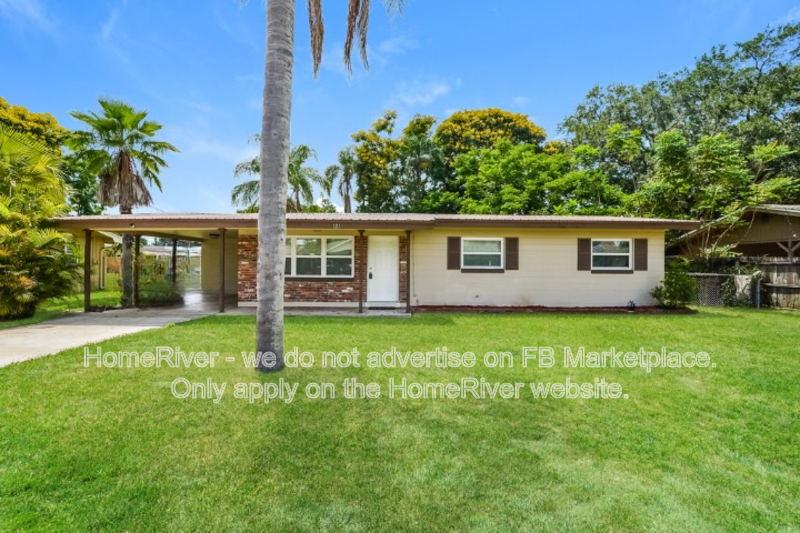 Winter Haven House: 121 Longfellow Rd