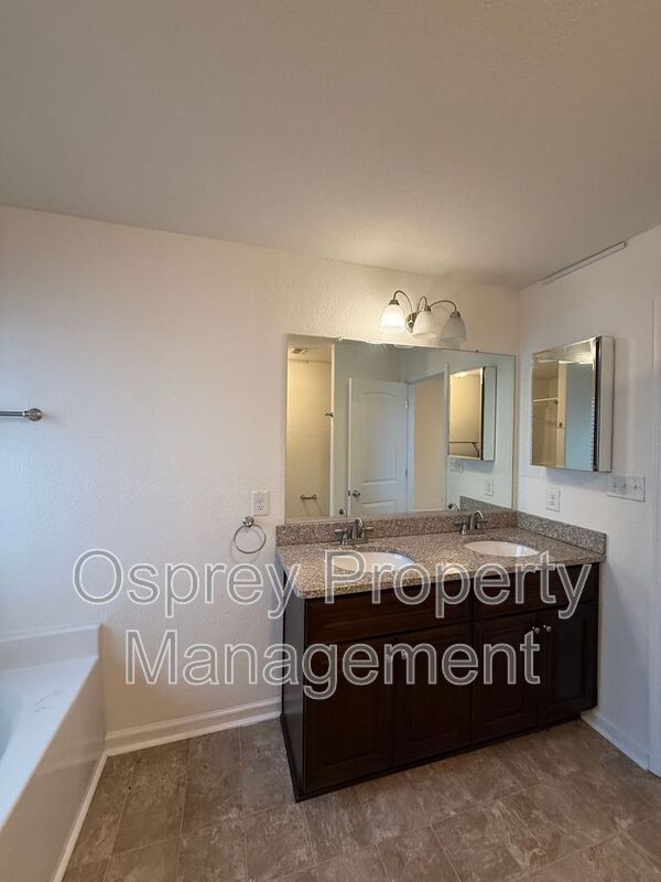 Spacious 4BR Home with Large Fenced Yard & Prime Location  - Photo 15