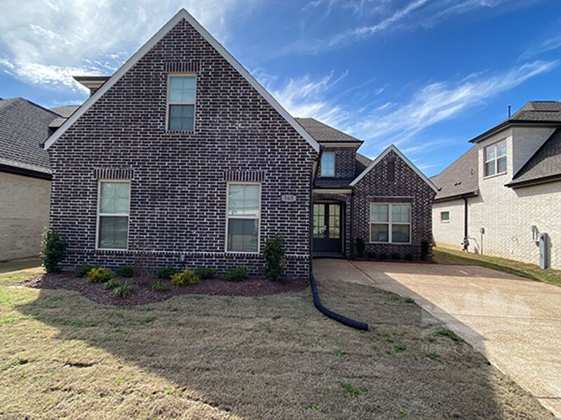 Cordova House: 565 Beau View Way