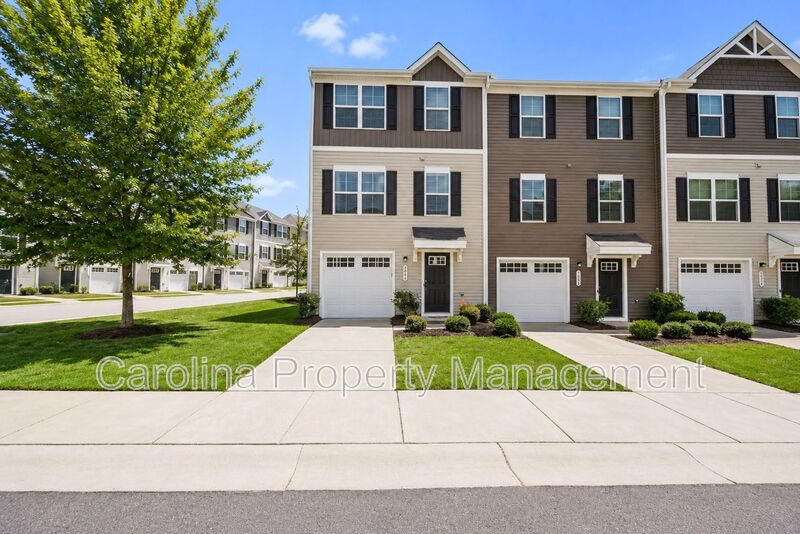 Charlotte House: 6042 Cutwater Cir