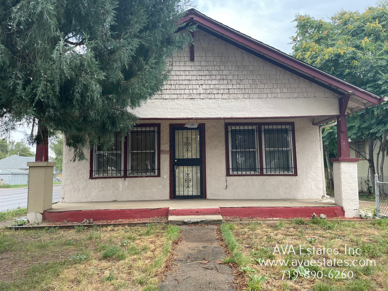 Pueblo House: 1302 Jackson St