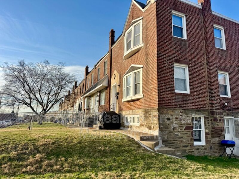 philadelphia House: 4400 Sheffield Ave