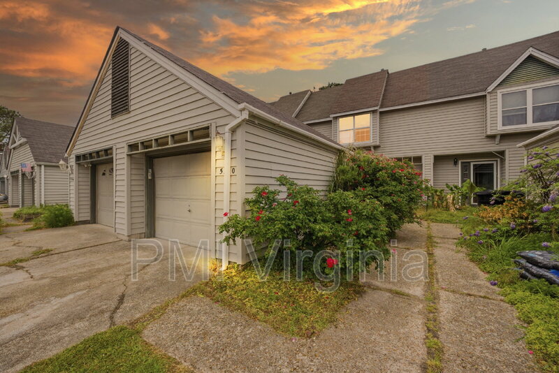 Virginia Beach Townhome: 5140 Glenwood Way