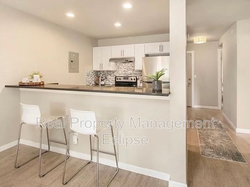 Seattle Condo: 17431 Ambaum Blvd S
