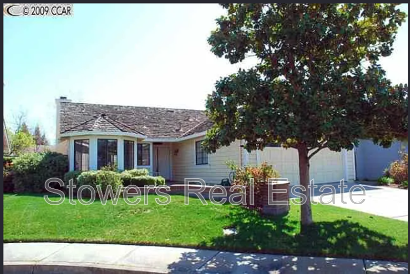 Danville House: 30 Saint Tropez Court