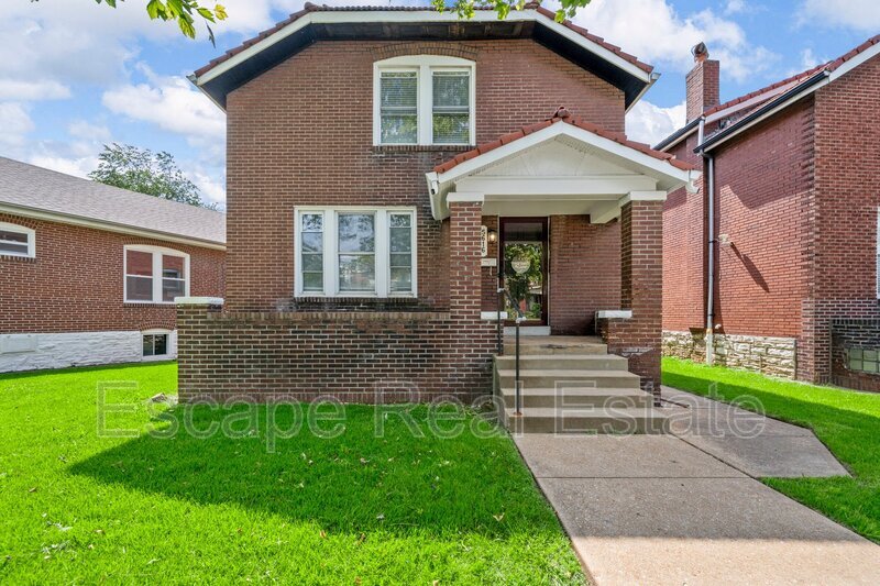 St. Louis House: 5616 S. Kingshighway Blvd.