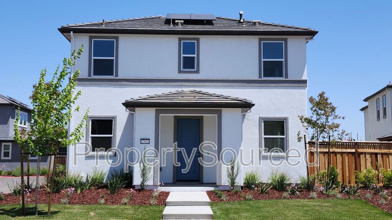 Lathrop House: 17832 Reunion St