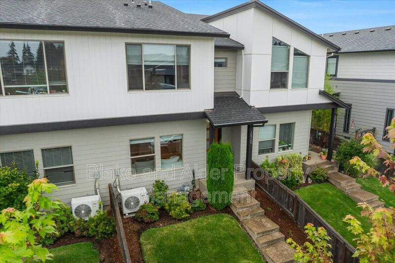 Happy Valley House: 16349 SE Sunshower Pl