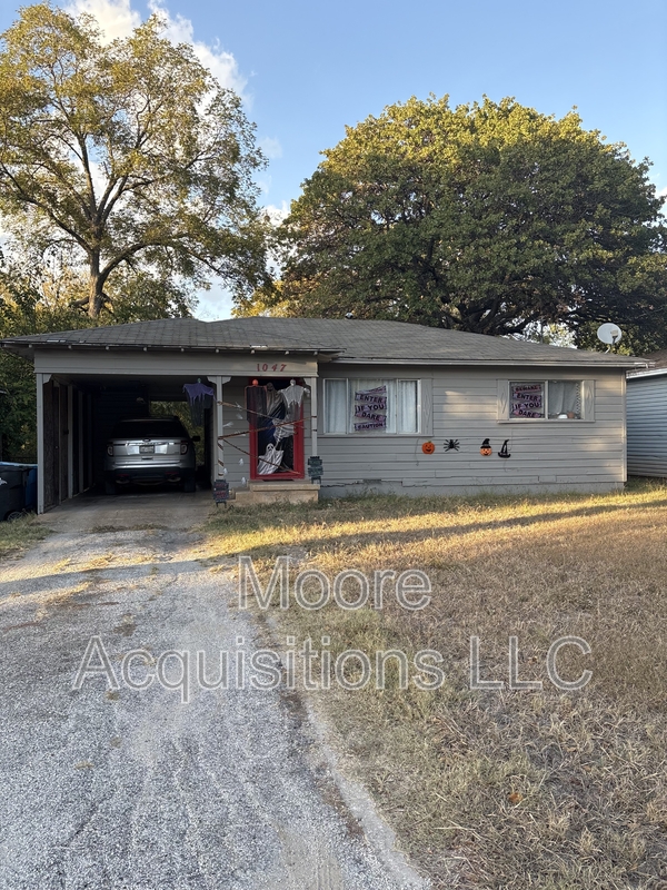 Denison House: 1047 Star St