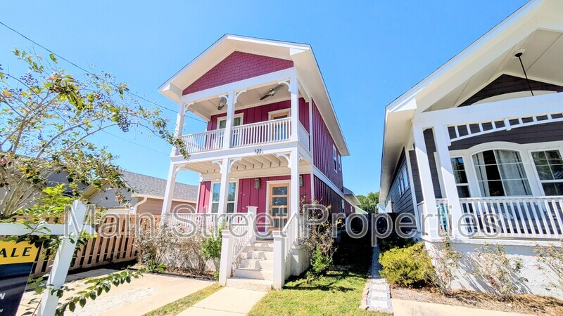 Pensacola House: 121 North C Street