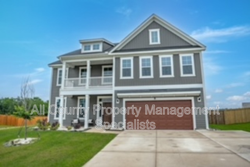 Blythewood House: 673 Bell Flower Ln