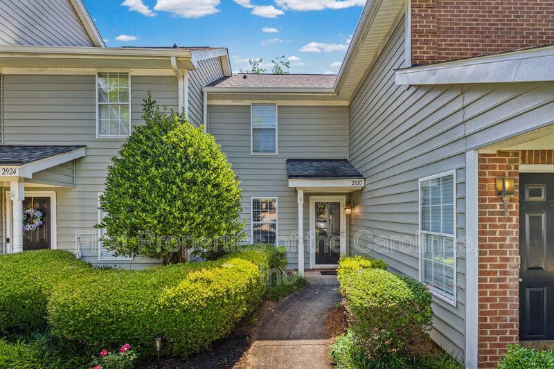 Charlotte Condo: 2920 Iron Gate Lane