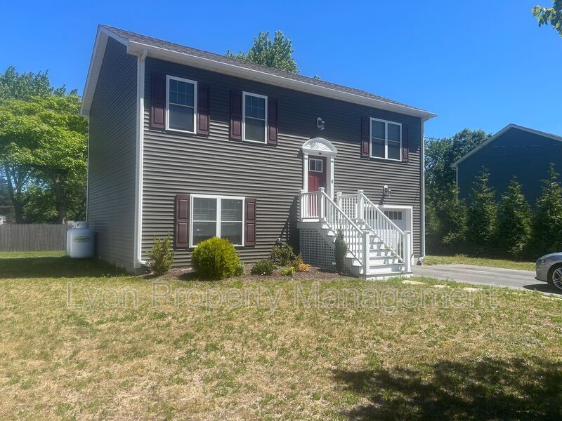 Warwick House: 115 Coburn St