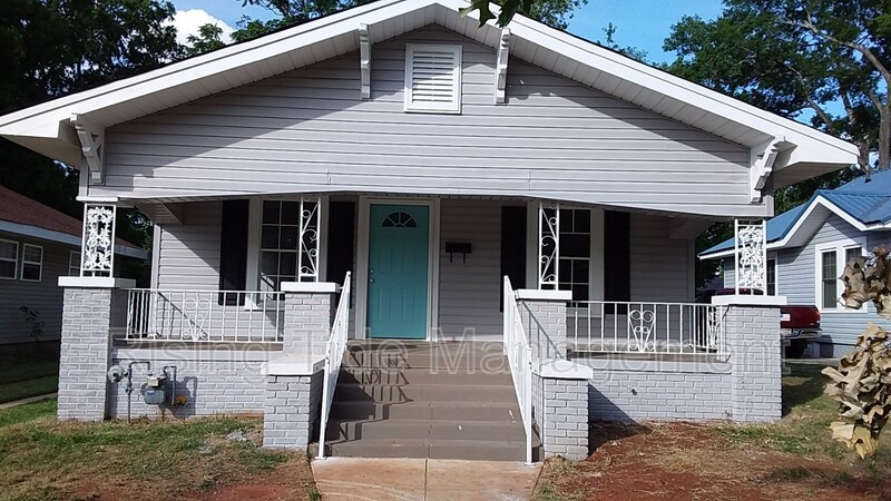 Birmingham House: 1141 15th Pl SW