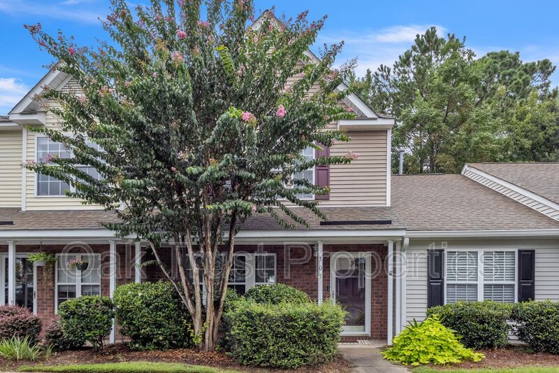 Summerville House: 303 Yellow Hawthorn Circle