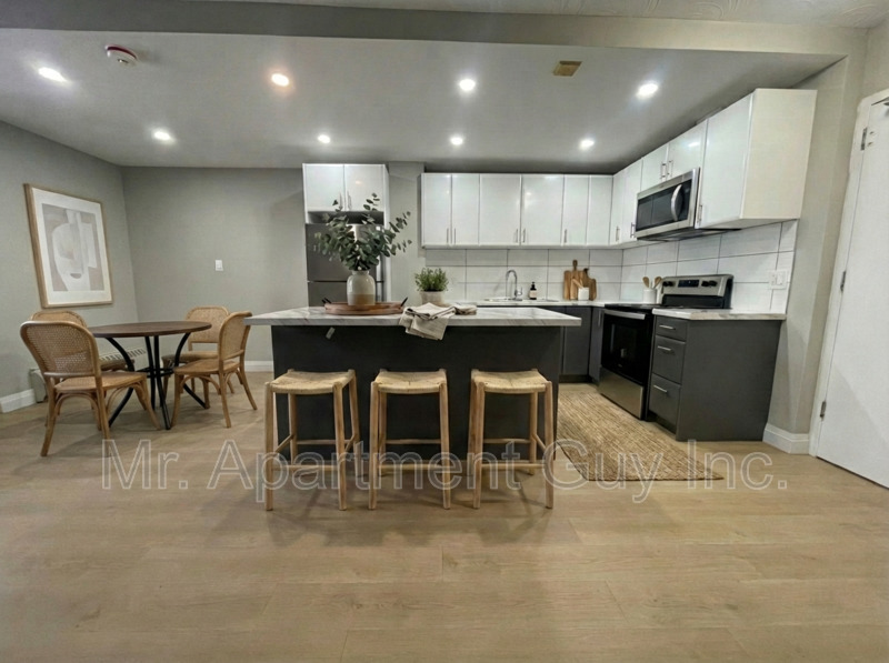 Mississauga Condo: 45 Paisley Boulevard West