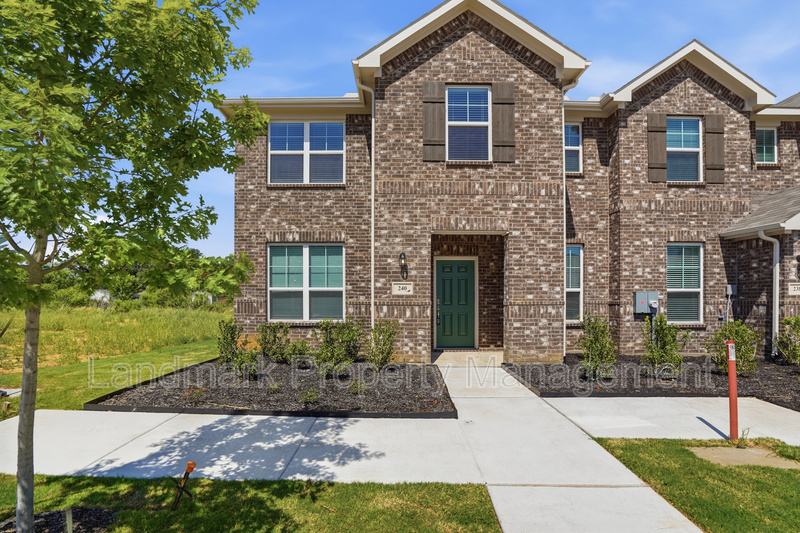 Fort Worth Townhome: 240 Wagon Spoke Way