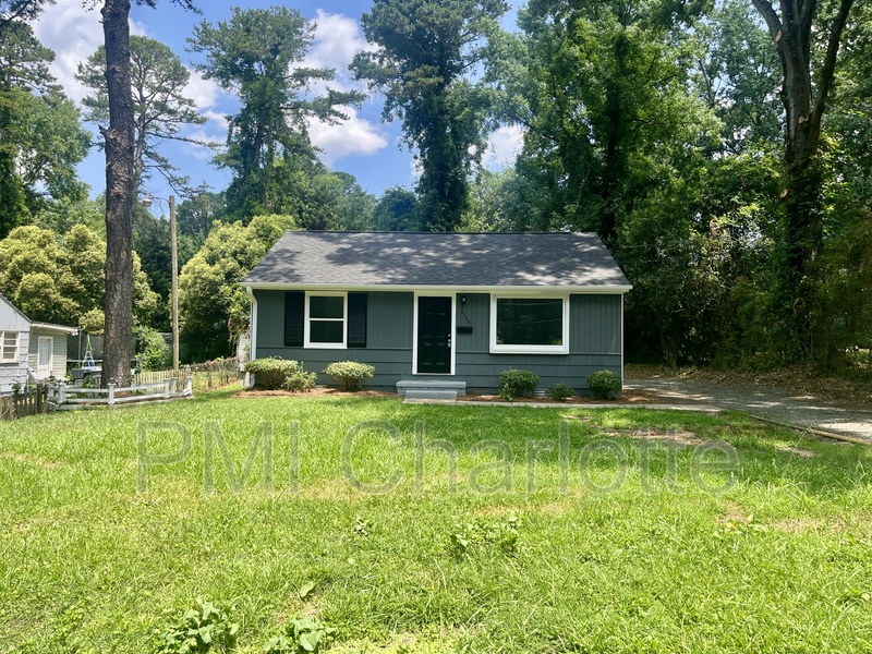 Charlotte House: 4106 Howie Cir