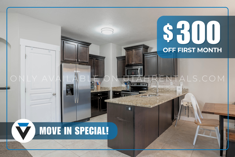 Saratoga Springs Townhome: 198 E Segovia Ln