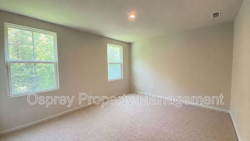 Charming 3-Bedroom Suffolk Home with Garage & Deck - Photo 7