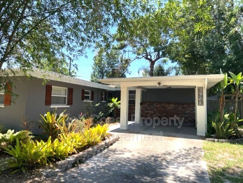 Sarasota House: 3976 Omega Lane