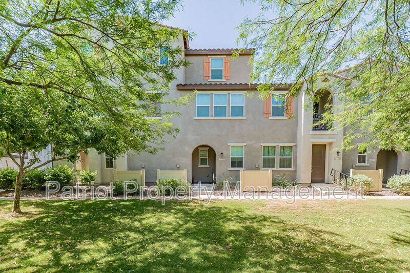 Phoenix House: 2334 E Huntington Dr