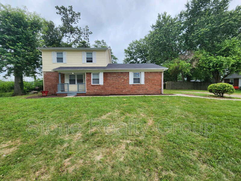 Terre Haute House: 1255 East Dawn Drive