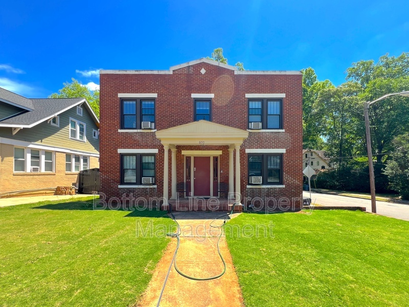 Charlotte Condo: 600 Hawthorne Ln