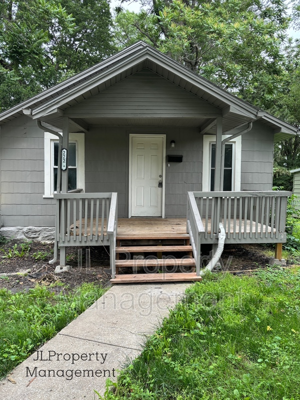 Independence House: 2221 South Hall Road