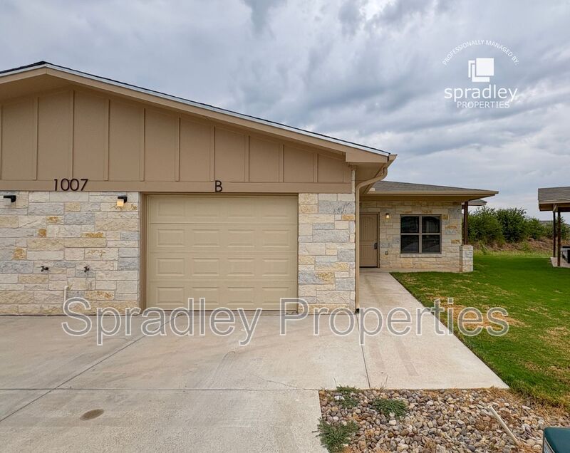Belton Condo: 1007B Laurel Dr
