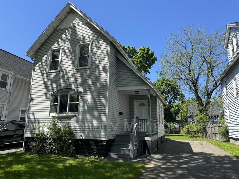 Rochester House: 126 Parsells Avenue