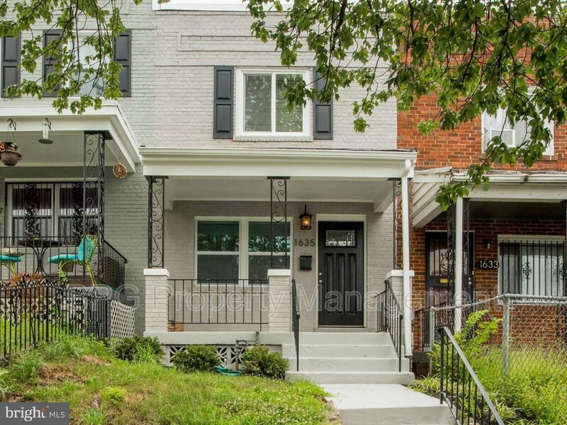 Washington House: 1635 Lang Pl NE