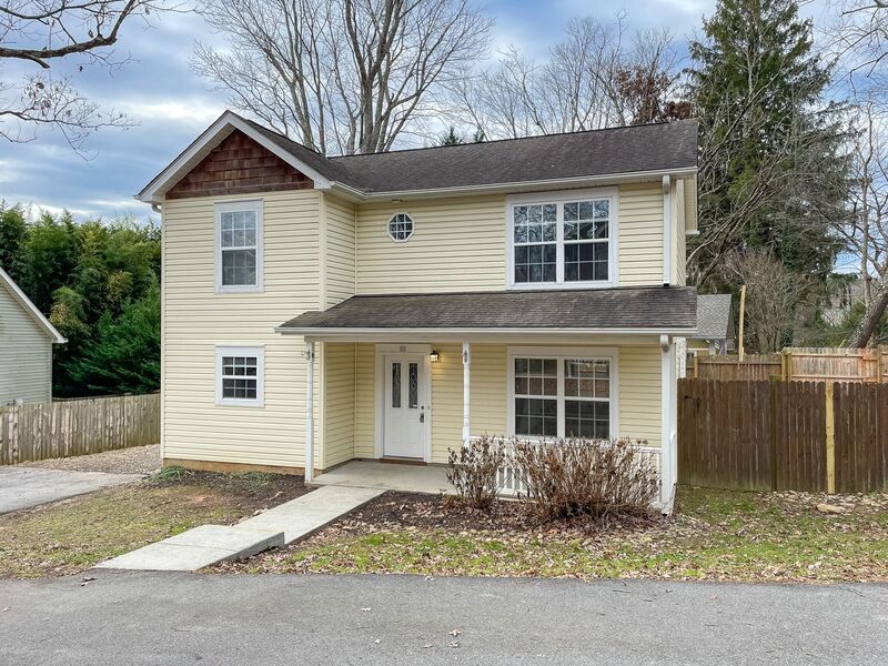 Asheville House: 101 Telfare Lane