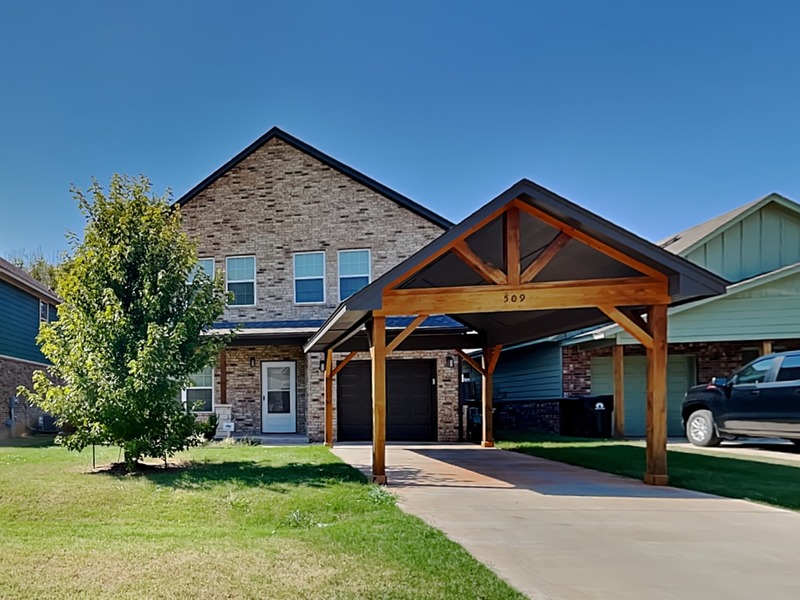 Arcadia House: 509 N Main St