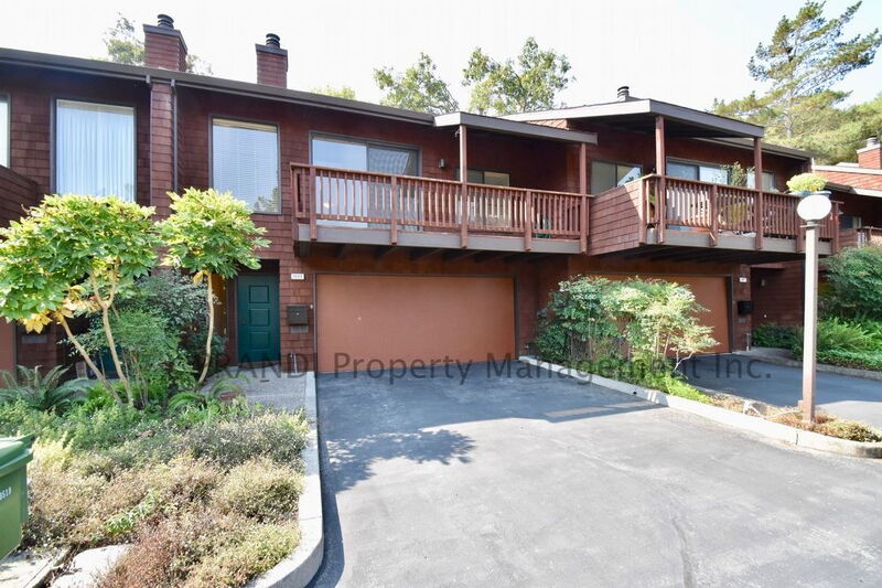 Novato Condo: 1033 Susan Way