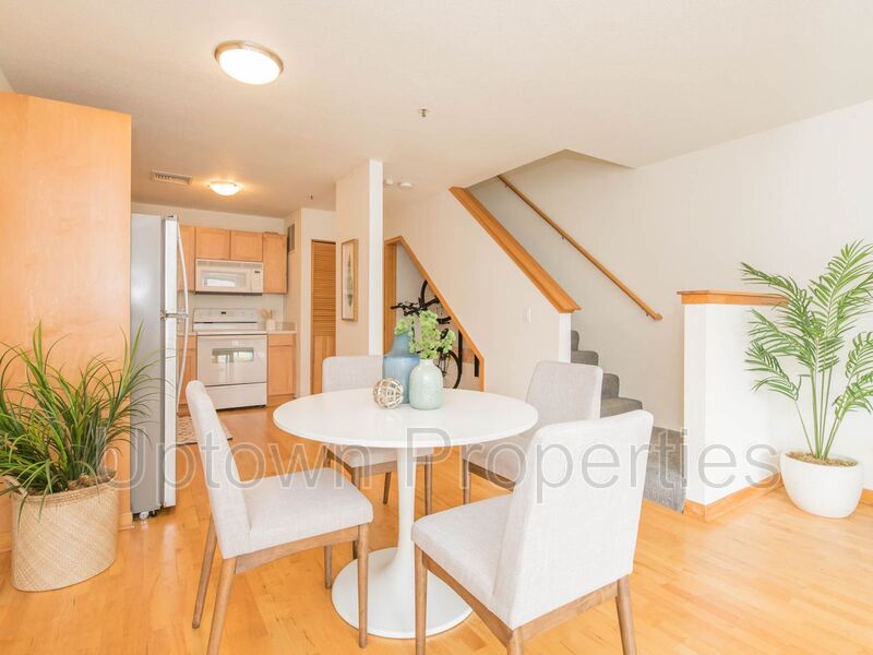 Portland House: 930 NW Naito Pkwy