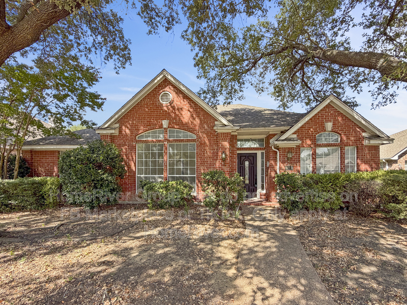Plano House: 1429 Honey Locust Dr