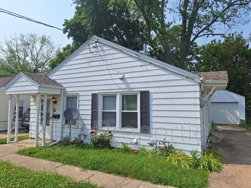 Peoria House: 717 East Gift Avenue