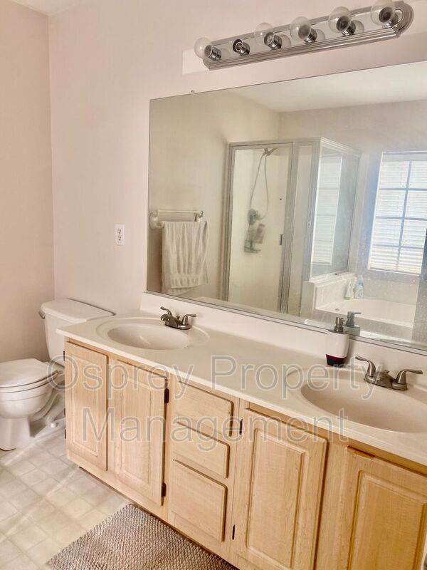 Beautiful 3 Bedroom Condo - Photo 10