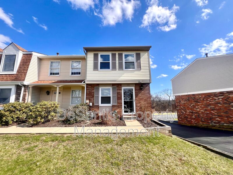 Coraopolis Townhome: 406 Bonnie Brae Drive