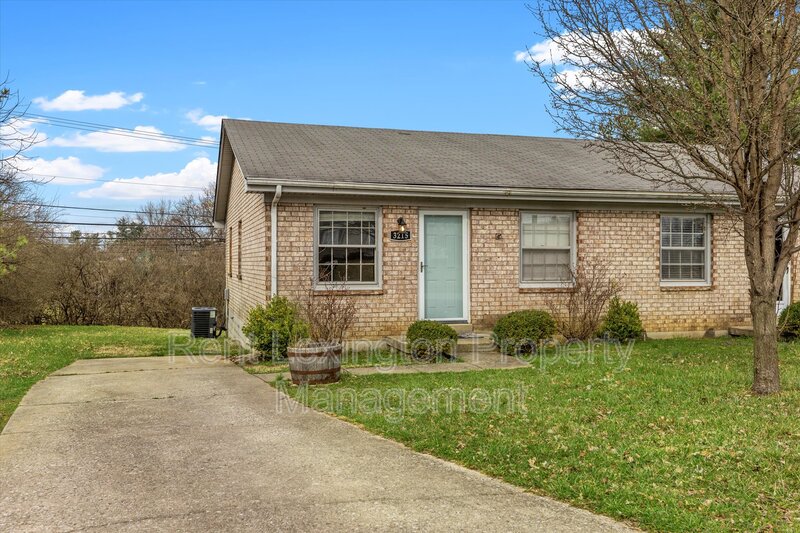 Lexington House: 3215 Aqueduct Drive A