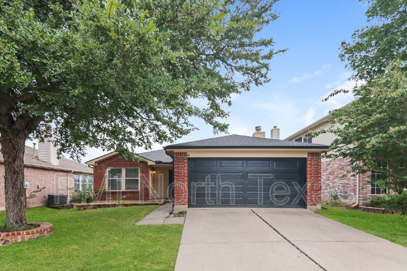 Little Elm House: 1571 Thornhill Lane