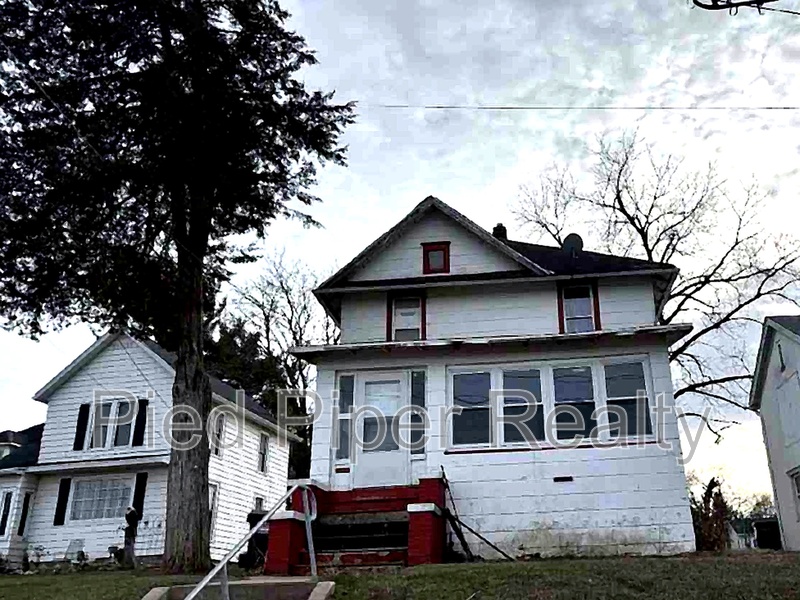 Freeport House: 537 E Empire St