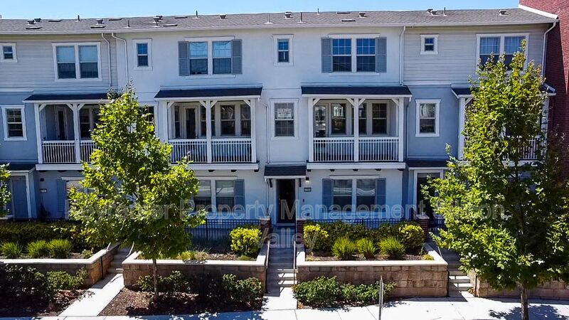 Newark House: 37549 Willow St