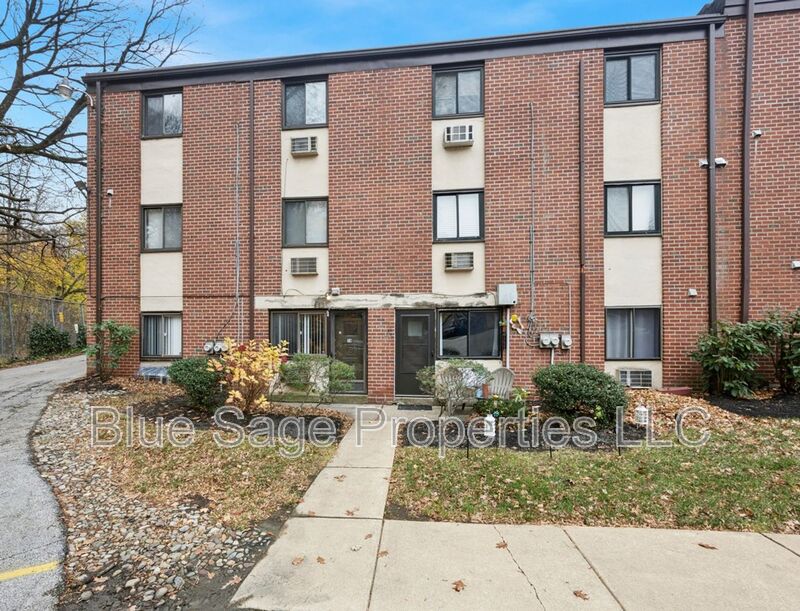 Glenolden House: 100 E Glenolden Ave