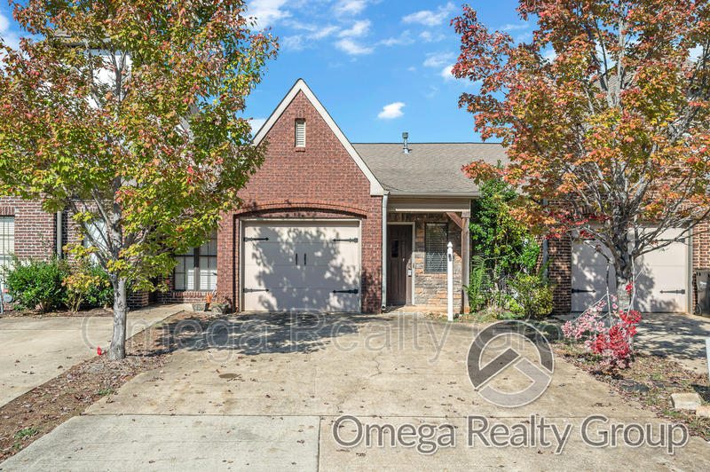 Lake View House: 6117 Townley Way