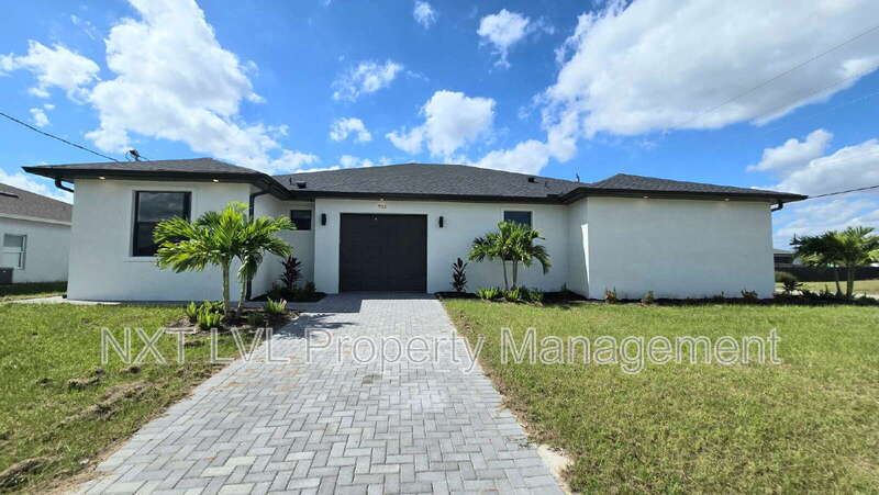 Lehigh Acres Condo: 702 Hightower Ave S