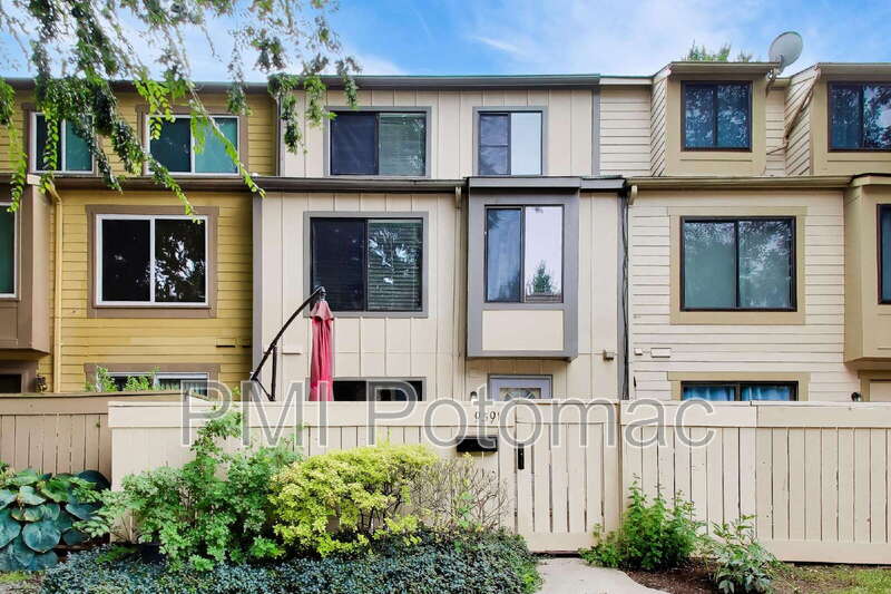 Montgomery Village Townhome: 9391 Chadburn Pl